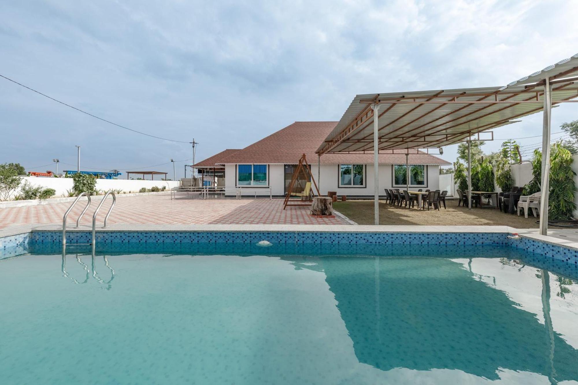 Aqua Lagoon Villa By Secret Turtle Pvt Pool Private Lawn سيكَندراباد المظهر الخارجي الصورة