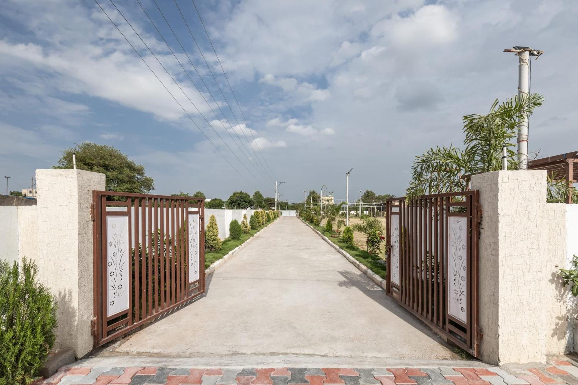 Aqua Lagoon Villa By Secret Turtle Pvt Pool Private Lawn سيكَندراباد المظهر الخارجي الصورة